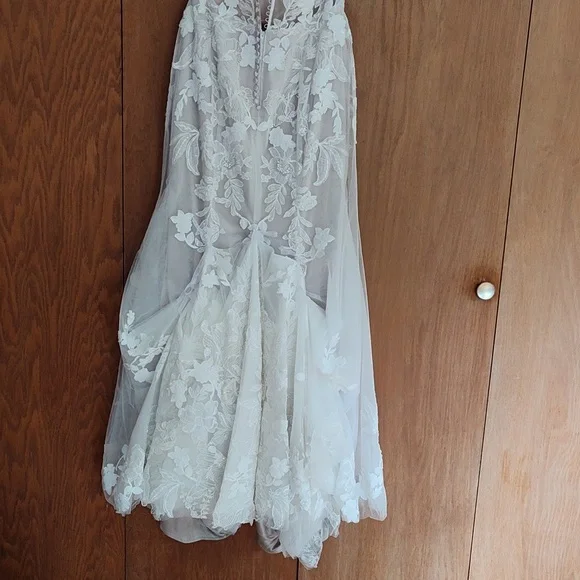 Gorgeous Floral Lace Wedding Dress
